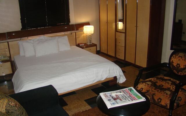 Charlie's Place And Suite