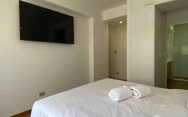 Amazing 2BR With Balcony in Miraflores