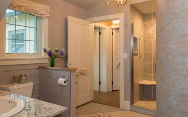 Gothic Eves Inn and Spa Bed and Breakfast