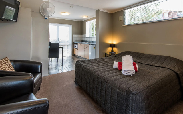 Manuka Crescent Motel