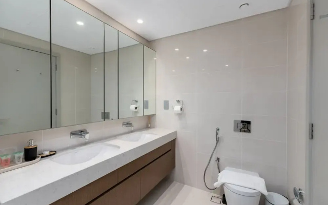 Chic 2BR w Sea Views Near Marina JBR