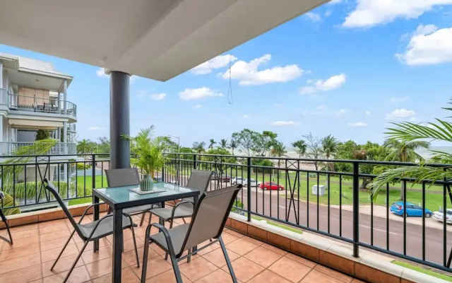 Zen Emerald Shore Seaview - Balcony - Sunset View