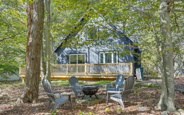Modern Poconos Chalet w/ Private Hot Tub, Fire Pit