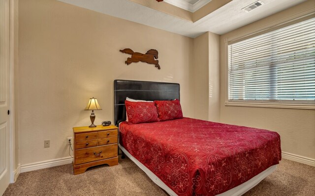 Scenic Terrace 2 Bedroom Condo by Redawning