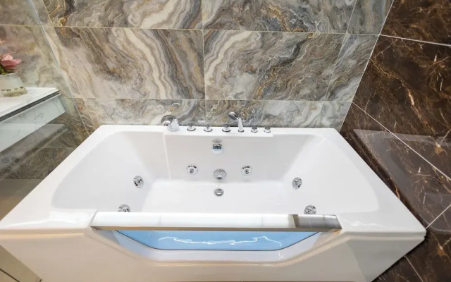 La Fleur Premium Central Apartment
