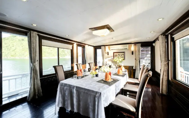 Gray Line Private Luxury Cruise