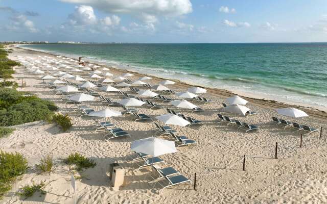 Grand Palladium Lady Hamilton Resort & Spa All Inclusive