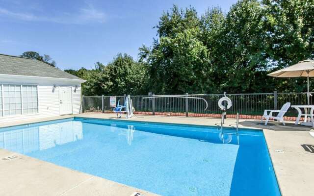 Quality Inn Decherd / Winchester