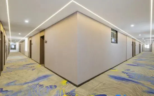 Maxx Royal Hotel (Shigatse Government - Affairs Center Branch)
