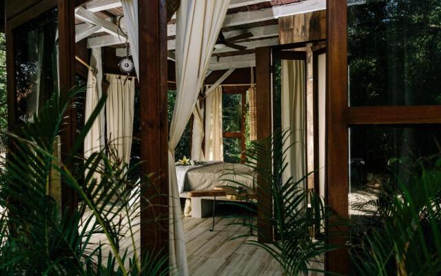 Mamasan Treehouses & Cabins