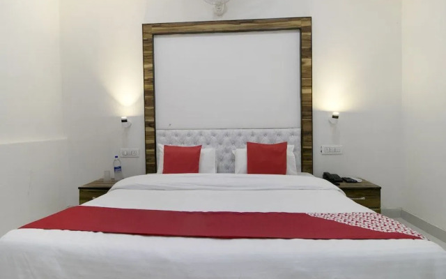 Crown Resort And Restaurent by OYO Rooms