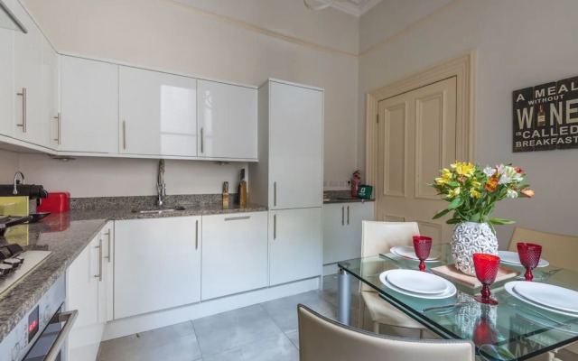 Lovely Chelsea Home near The Thames