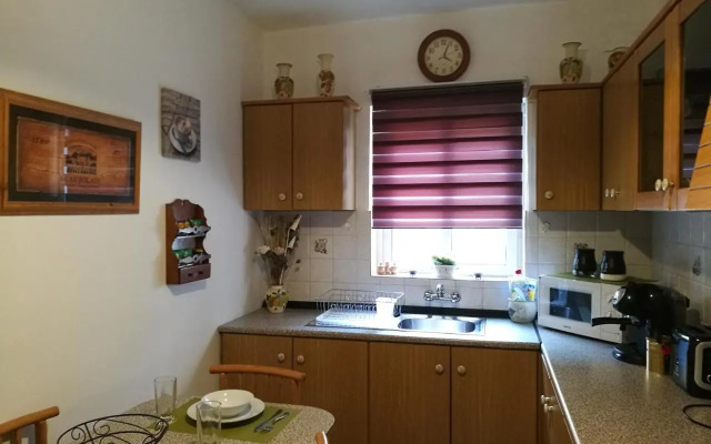 Village Corner 3 bedroom apartment with garage