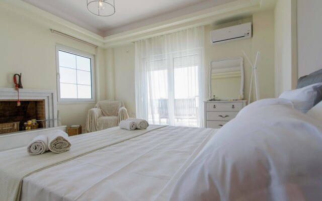 Infinity Pool Villa With Sea Views Near Rethymno City & Beach and Shaded BBQ