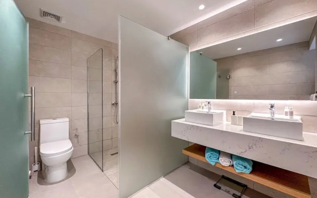 Luxury 3 Bedroom Apartment at the Beach