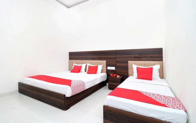 OYO 16379 Hotel LivInn Hub