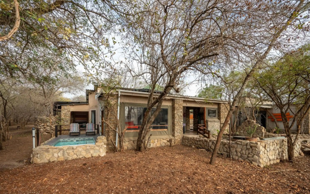 Foxy Crocodile Bush Lodge & Kruger Safari's - No Loadshedding