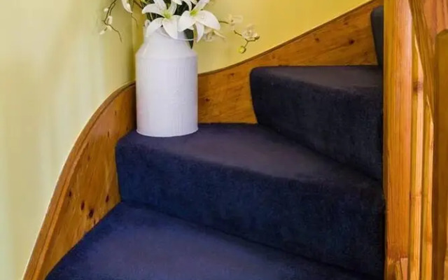 Sunshine Annex-double Bed,ensuite, Lounge, Kitchen