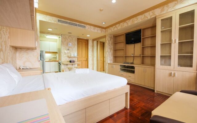 Classic Studio Park Royale Apartment Near Sudirman