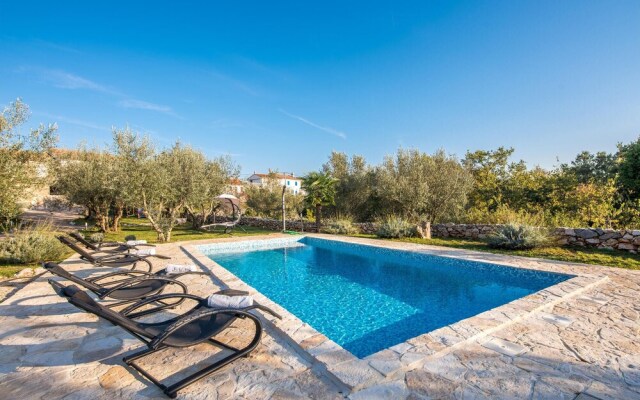 Stunning Home in Silo With Wifi and 2 Bedrooms