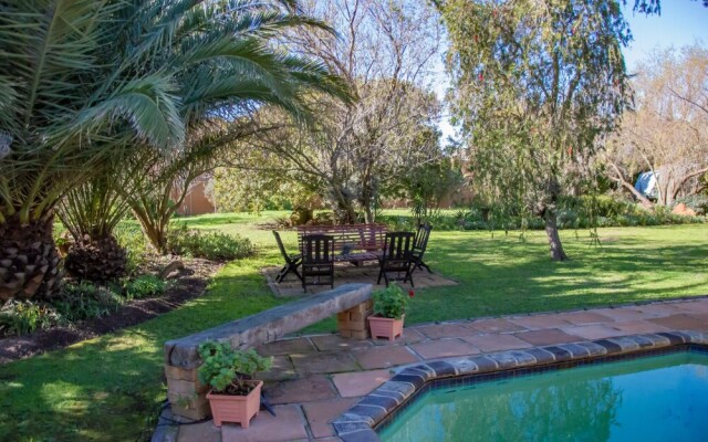 Deo Gratia Guest House (B&B and Self Catering)
