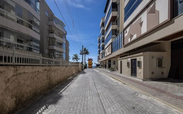 Apt w/ Balcony - Seafront in Meia Praia Ceo0104