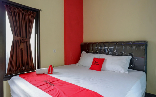 RedDoorz @ Gerbang Dieng Plateau Area