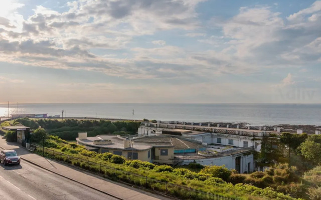 Stunning Sea View Georgian Retreat by Adliv