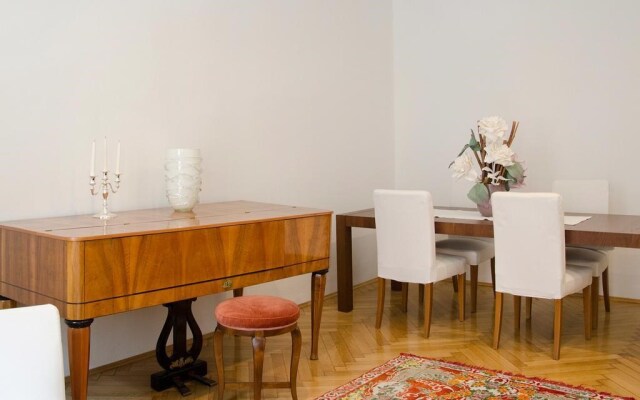 Apartment Five "OFFICIAL WEBSITE" by Booking Bolzano Srl