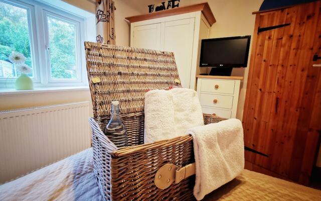 Small double en-suite with stunning views - Contactless Check-In