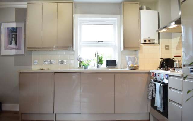 Spacious 1 Bedroom Apartment in Camberwell