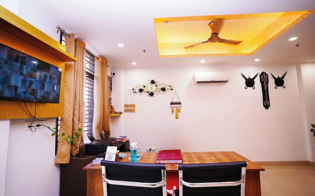 Hotel Moon Taj Near Yashobhoomi