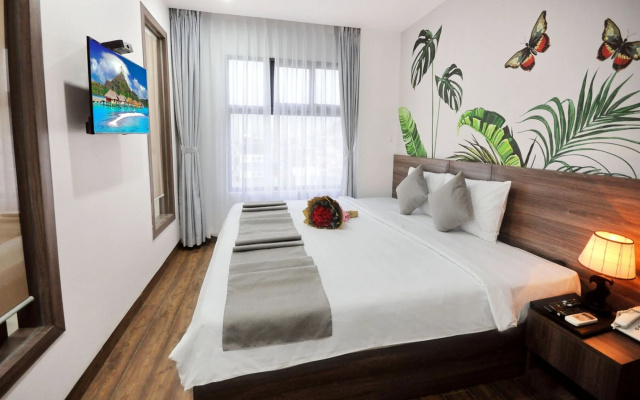 Mega Light Hotel - Image 2