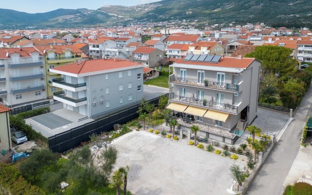 Double bed Room With Private Bathroom and Balcony