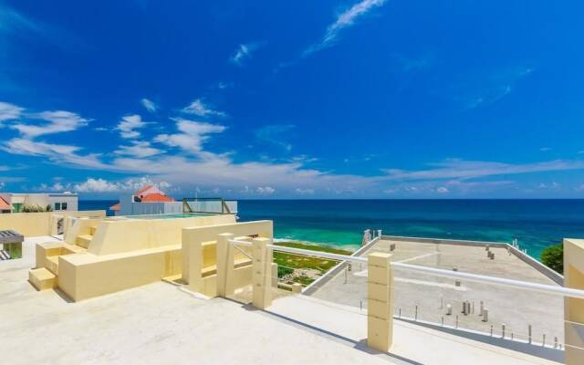 Esperanza Upstairs by Skyrun