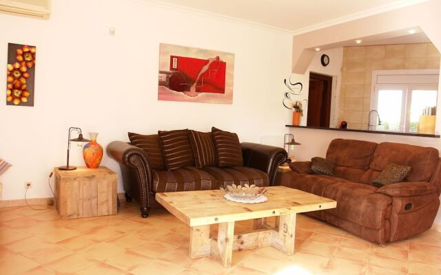 Spacious Villa in Vilacolum With Swimming Pool