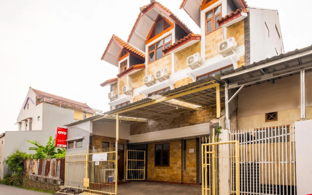 OYO 2265 Bunga Bakung Near RS Hermina Pasteur