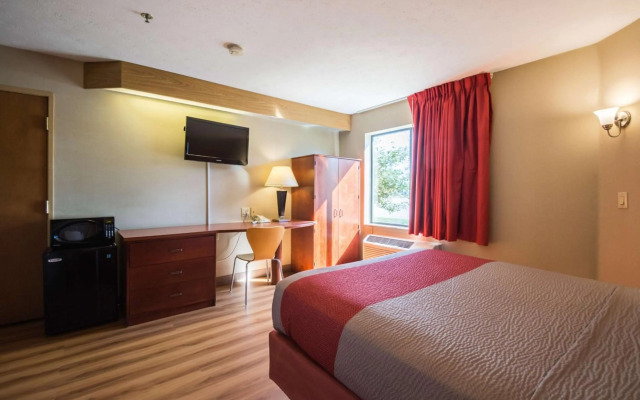 Motel 6 Indianapolis, IN - Airport