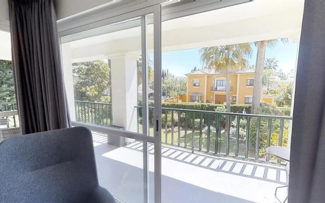 Modern Apartment Near Puerto Banus