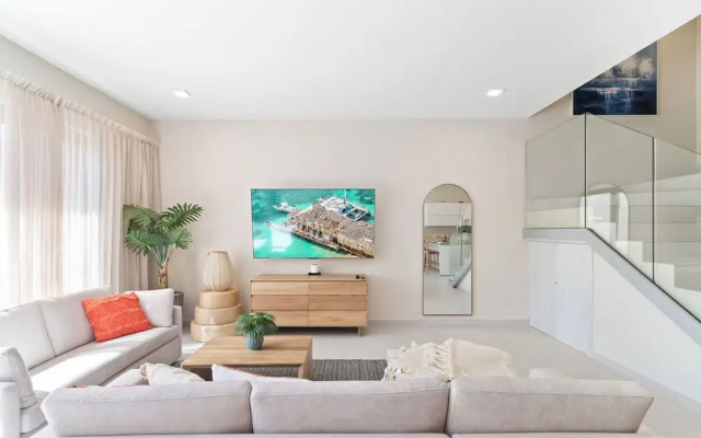 NEW Lux 4BR Villa w Private Pool Walk to Beach