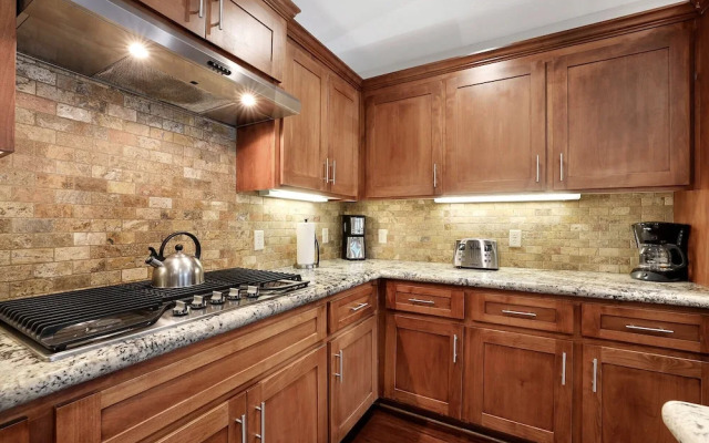 Tahoe Woods Villa - Walk to Beach and Gondola/ Heavenly Ski