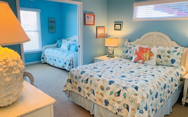 Majak Moments 7 Bedroom Home by RedAwning