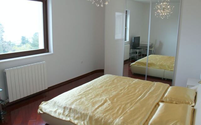 "luxury Apartment in Opatija for 8 People With Pool and Silk Bedding"