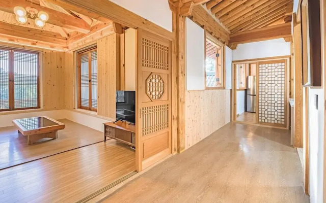 Gangneung Booyoonok Hanok Pension