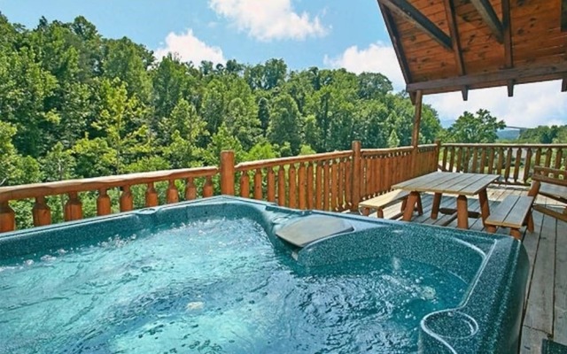 Hidden Treasures 3 Bedroom Cabin