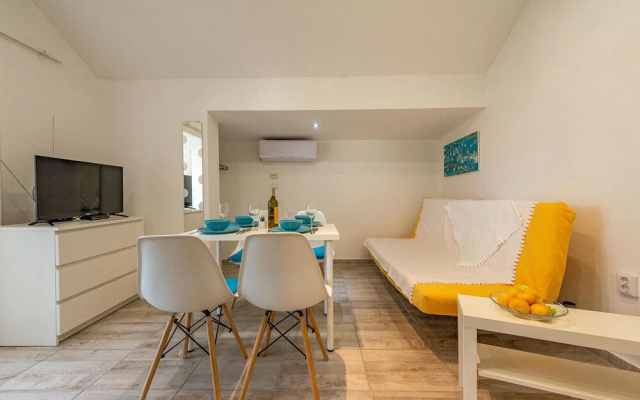 Amazing Apartment in Vir With 1 Bedrooms and Wifi