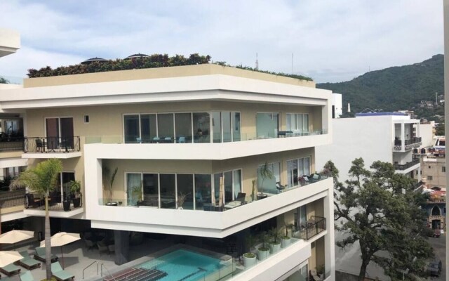 Condo L268  By Trvl2Hm