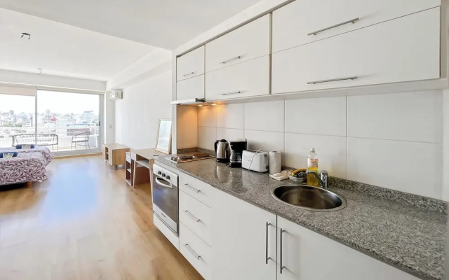 Studio Apartment on 13th Floor With Balcony Terrace