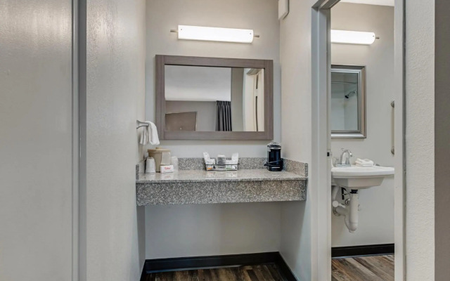 Red Roof Inn & Suites Wilkesboro