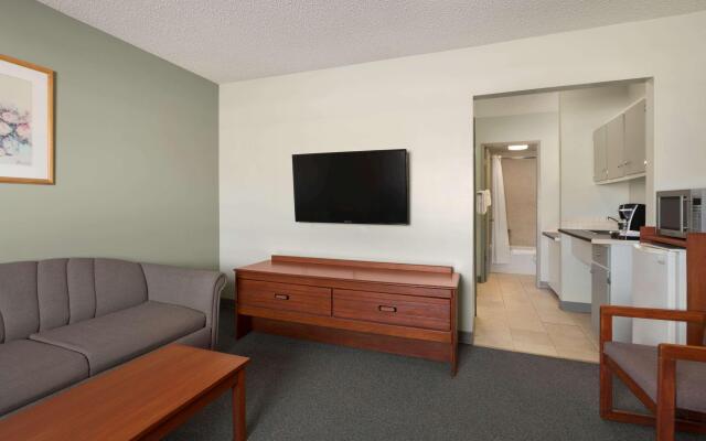 Econo Lodge Inn & Suites Cranbrook